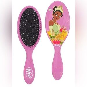 Brand New in box: Disney Tiana Princess Detangler Brush.